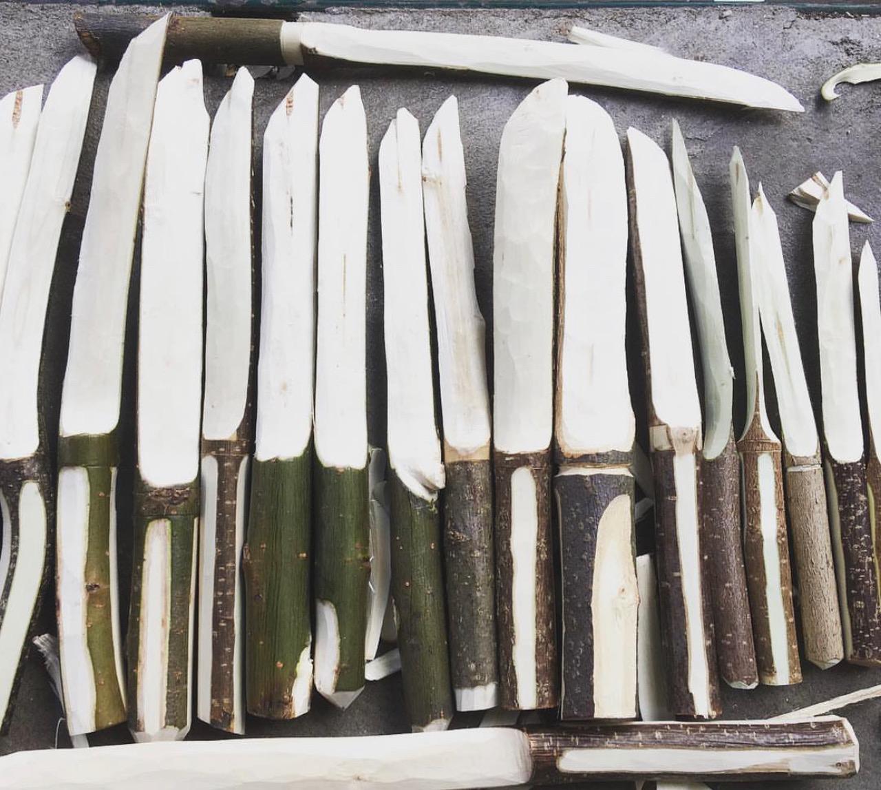 Bild mit Schnitzmessern